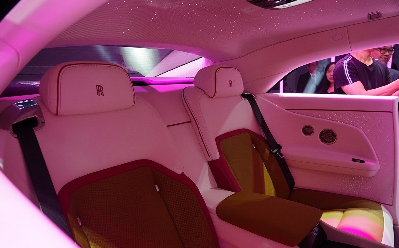 Cận cảnh xe điện Rolls-Royce Spectre vừa ra mắt tại Việt Nam, giá gần 18 tỷ đồng