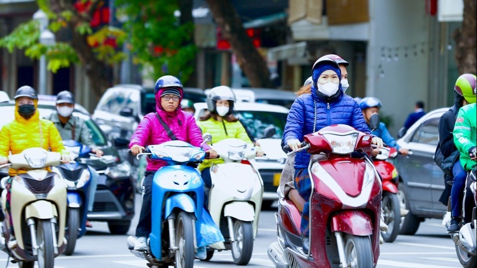 Dự báo thời tiết đêm 13, ngày 14/1: Hà Nội có mưa nhỏ, trời rét; Nam Bộ đêm mưa, ngày nắng