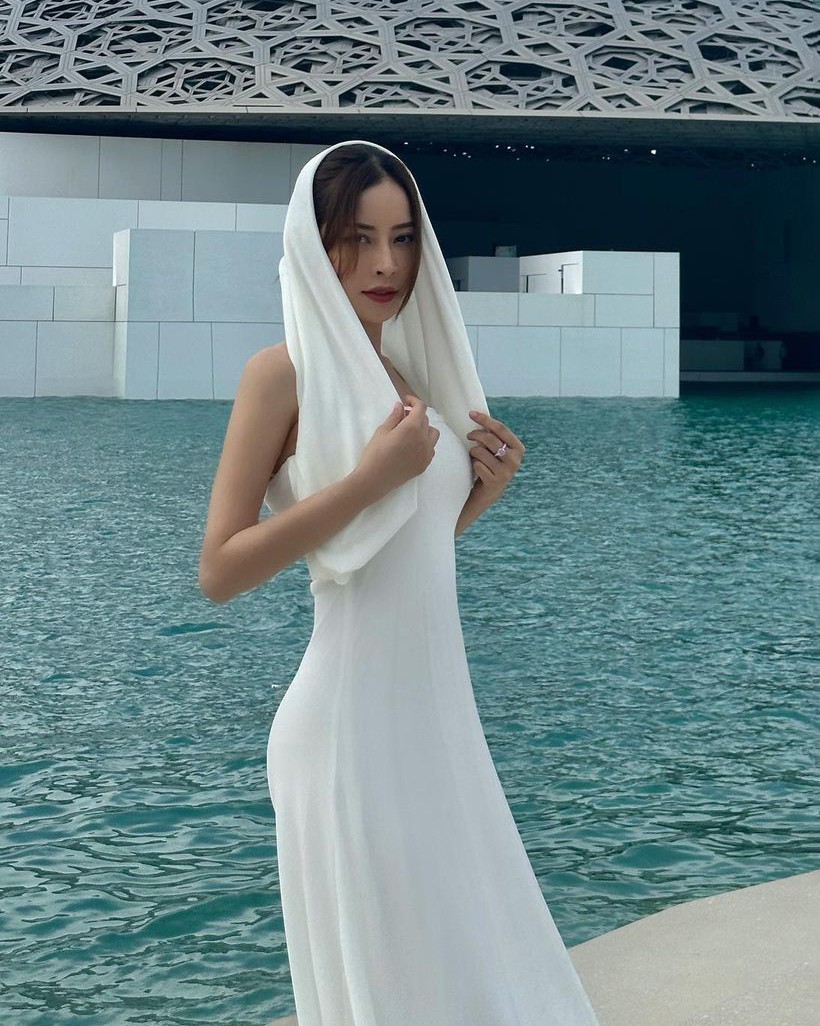 Chi Pu khoe hình thể 'mình hạc xương mai'