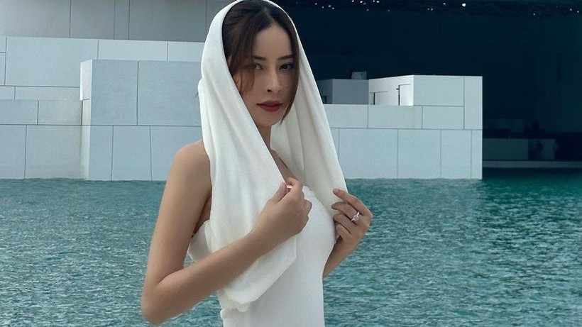 Chi Pu phối đồ khéo léo, khoe hình thể 'mình hạc xương mai' tại Dubai