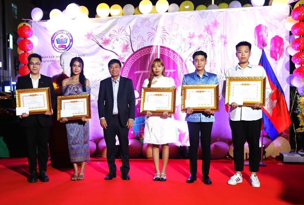 Tết ấm áp của cộng đồng lưu học sinh Việt Nam tại Campuchia Tết ấm áp của cộng đồng lưu học sinh Việt Nam tại Campuchia