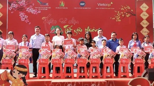 Chuyến xe yêu thương trao gần 9 tỷ đồng bảo trợ trẻ mồ côi do đại dịch Covid-19