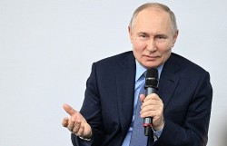 Ảnh ấn tượng (8-14/1): Ông Putin gửi lời khuyên phương Tây, Ukraine nói về lệnh ngừng bắn với Nga, Mỹ-Anh và Israel bất ngờ tấn công Houthi ở Yemen