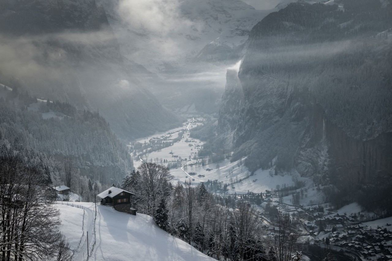 Ảnh ấn tượng (8-14/1): Ông Putin gửi lời khuyên phương Tây, Ukraine nói về lệnh ngừng bắn với Nga, Mỹ-Anh và Israel bất ngờ tấn công Houthi ở Yemen