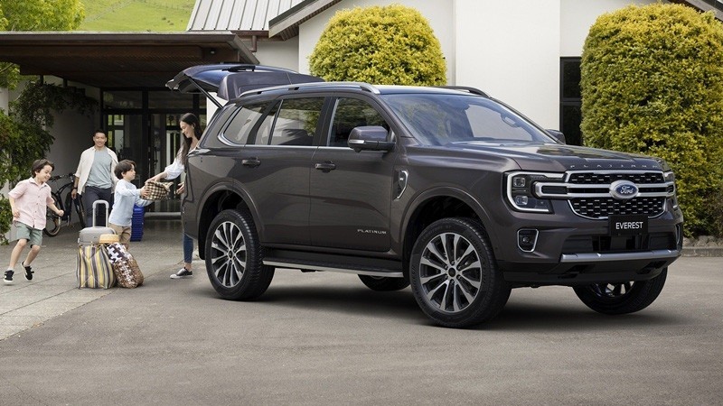 Ford Everest V6 Platinum 2024 sắp ra mắt tại Thái Lan