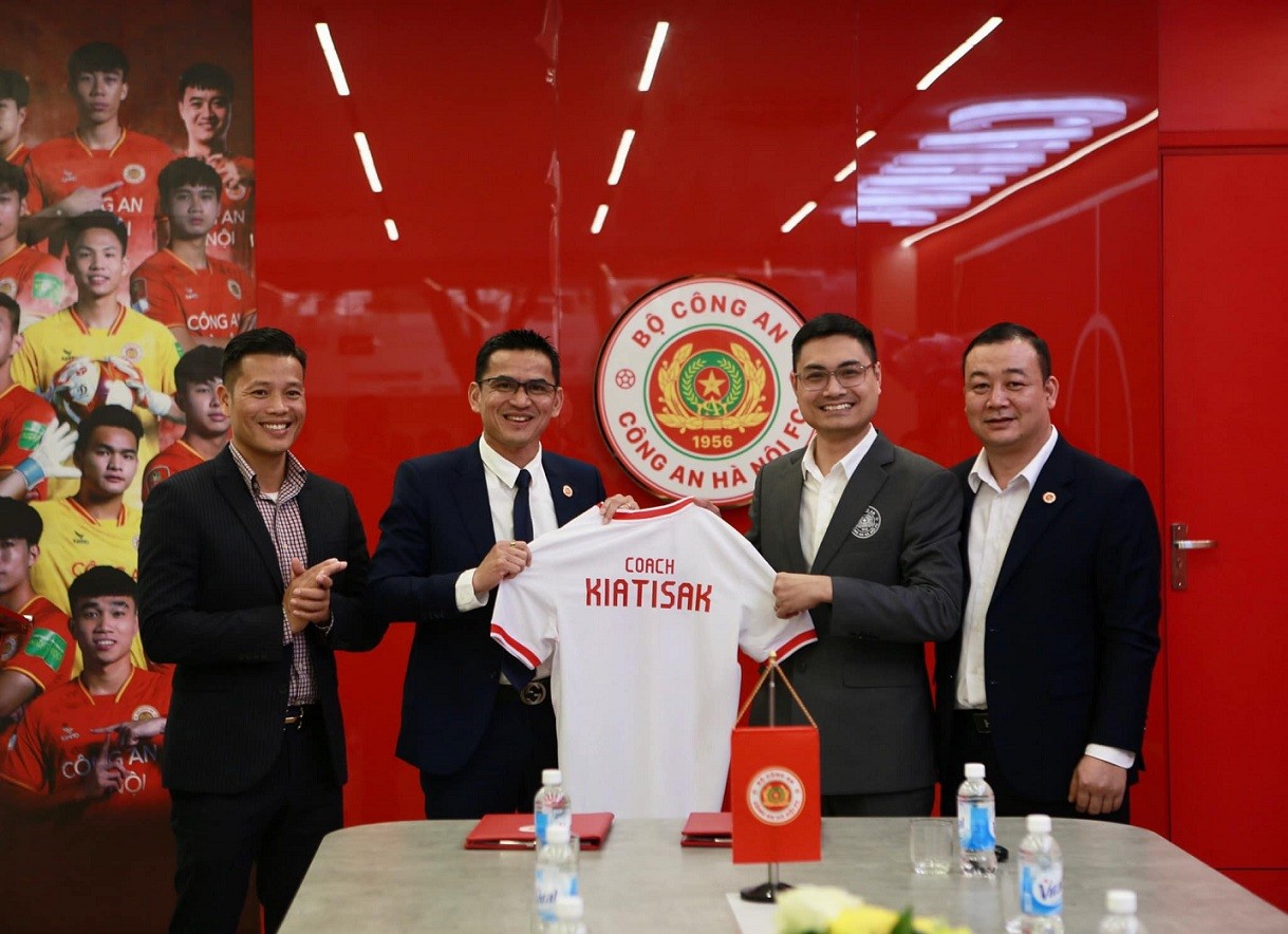HLV Kiatisuk dẫn dắt CLB Công an Hà Nội bắt đầu từ vòng 9 V-League 2023/24 HLV Kiatisuk dẫn dắt CLB Công an Hà Nội bắt đầu từ vòng 9 V-League 2023/24