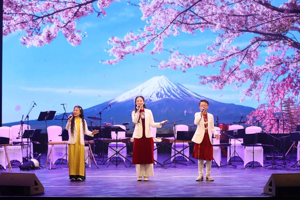 đêm giao lưu nghệ thuật quốc tế “Chào năm mới 2024”