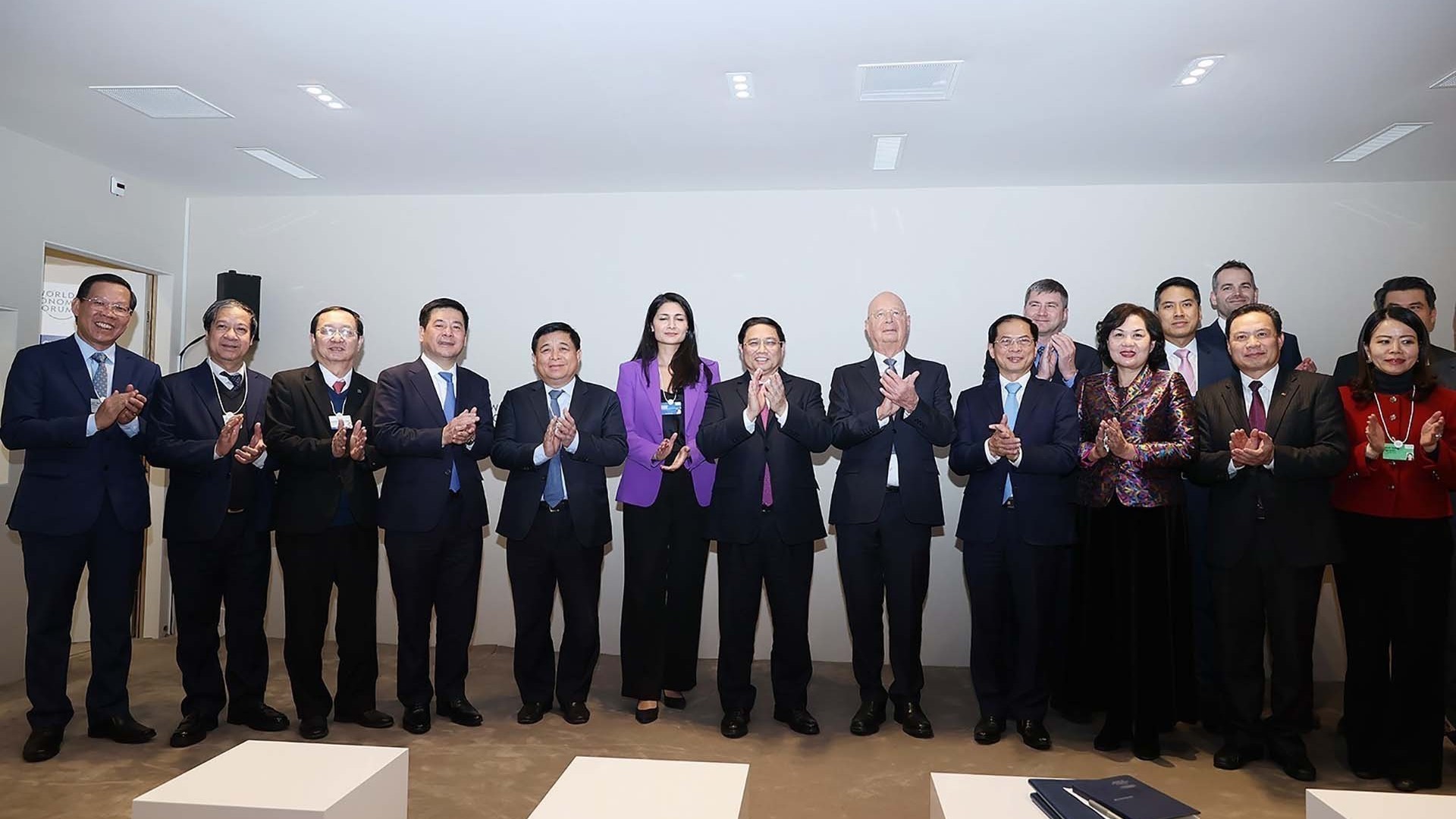 Thủ tướng Phạm Minh Chính gặp lãnh đạo các nước, tổ chức quốc tế