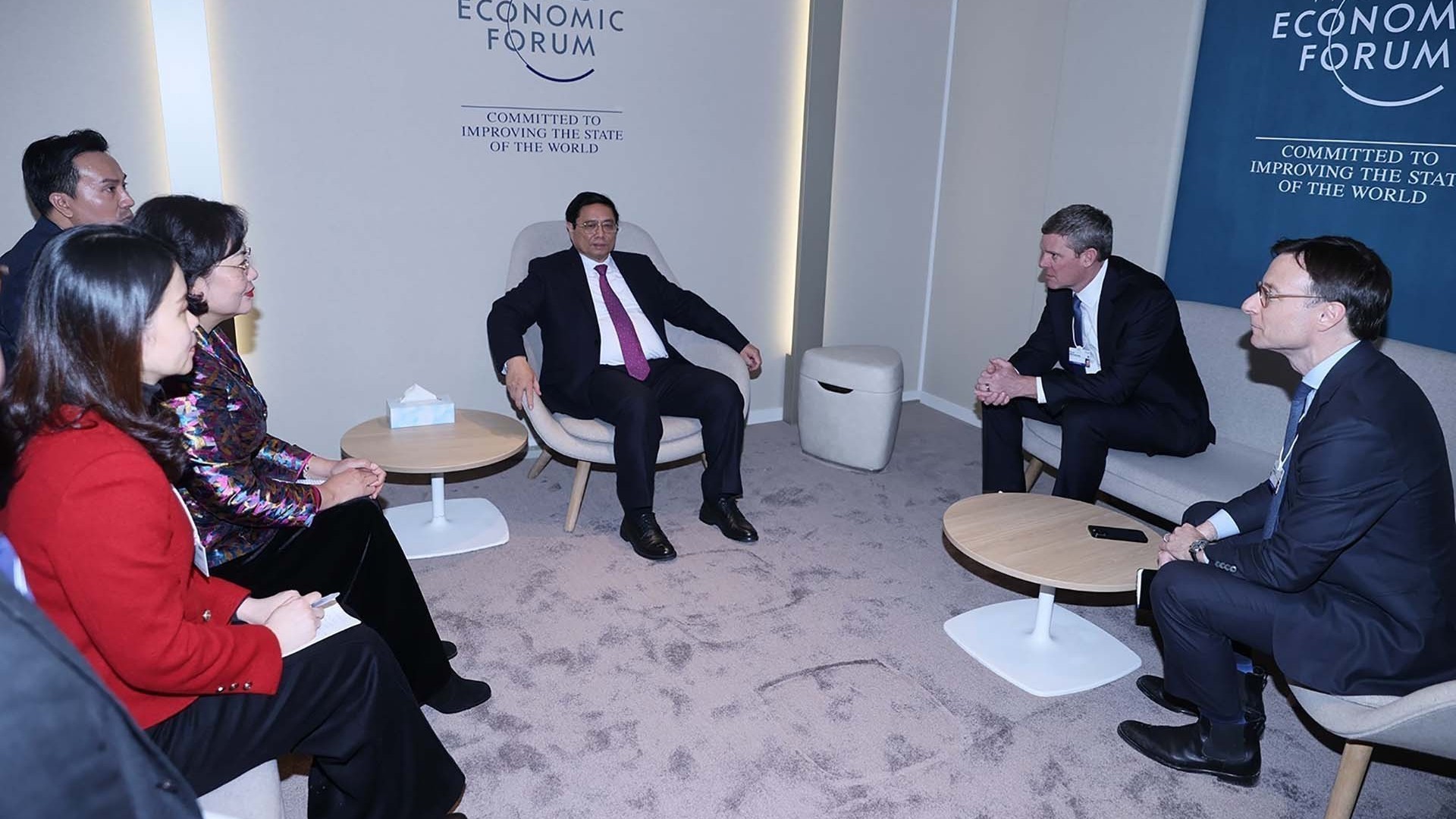 Thủ tướng tiếp các đại diện tập đoàn kinh tế hàng đầu thế giới