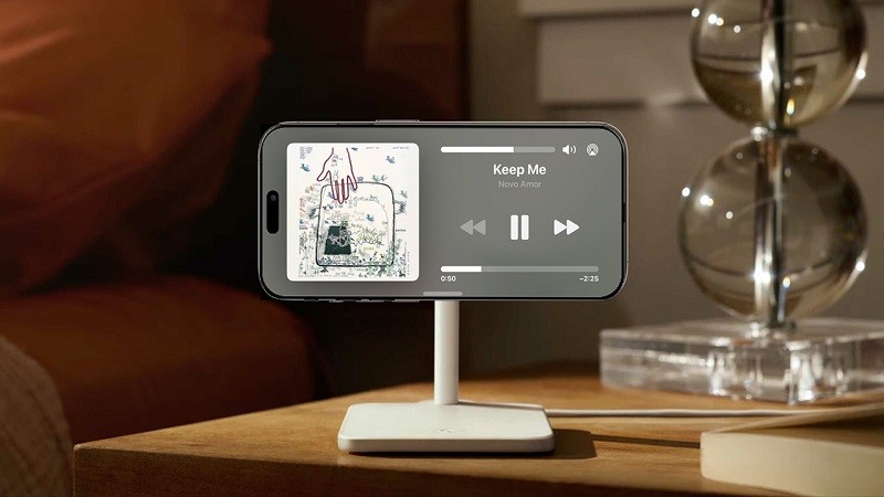 Cách bật phát nhạc toàn màn hình chế độ StandBy iPhone siêu đẹp mắt Cách bật phát nhạc toàn màn hình chế độ StandBy iPhone siêu đẹp mắt