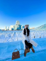 Hoa hậu Hương Giang diện mạo xinh đẹp tham quan, khám phá lễ hội băng đăng Cáp Nhĩ Tân