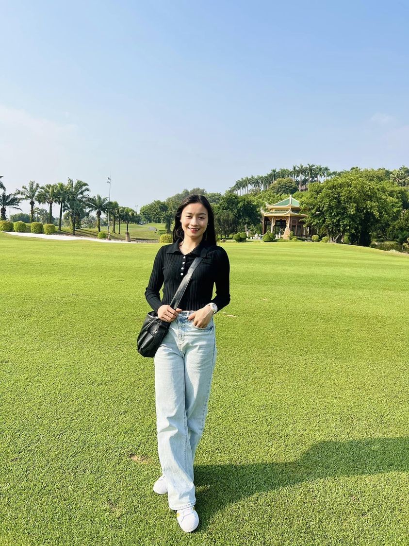 Nhan sắc cầu thủ Hoàng Loan