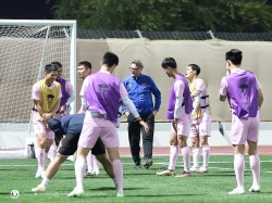 Không khí khẩn trương và vui nhộn trên sân tập của đội tuyển Việt Nam trước trận gặp Indonesia