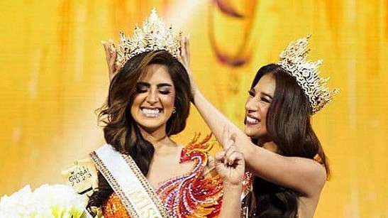 Hoa hậu Toàn cầu 2023 Ashley Melendez đăng quang cùng đầm của nhà thiết kế Việt Nam