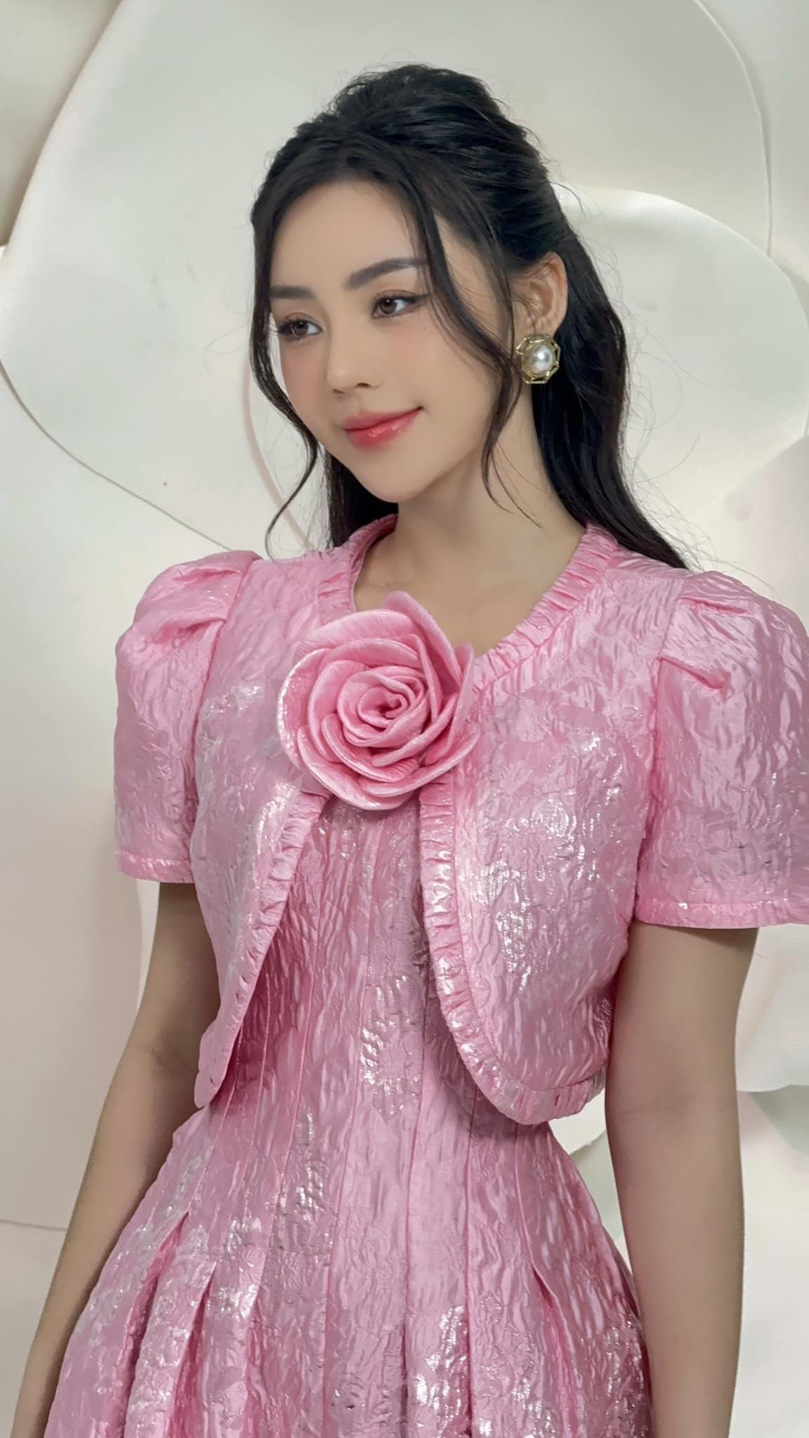 So bì nhan sắc của 3 nữ diễn viên Chúng ta của 8 năm sau: Huyền Lizzie, Quỳnh Kool, Thùy Anh So bì nhan sắc của 3 nữ diễn viên Chúng ta của 8 năm sau: Huyền Lizzie, Quỳnh Kool, Thùy Anh