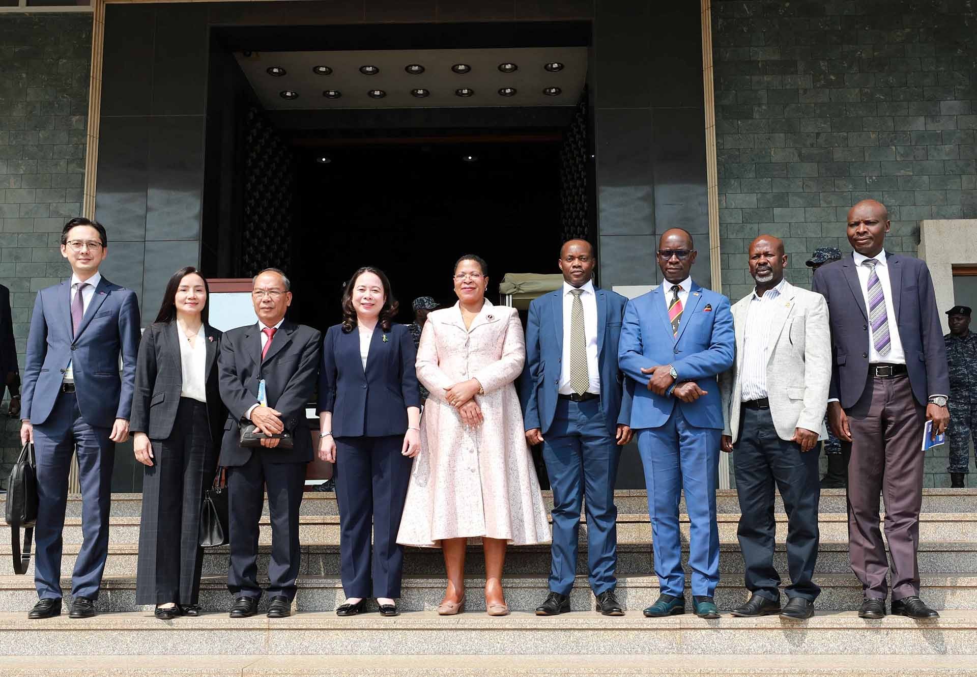 Chủ tịch Quốc hội Uganda Anita Annet Among và Phó Chủ tịch nước Võ Thị Ánh Xuân chụp ảnh lưu niệm. (Nguồn: TTXVN) Chủ tịch Quốc hội Uganda Anita Annet Among và Phó Chủ tịch nước Võ Thị Ánh Xuân chụp ảnh lưu niệm. (Nguồn: TTXVN)