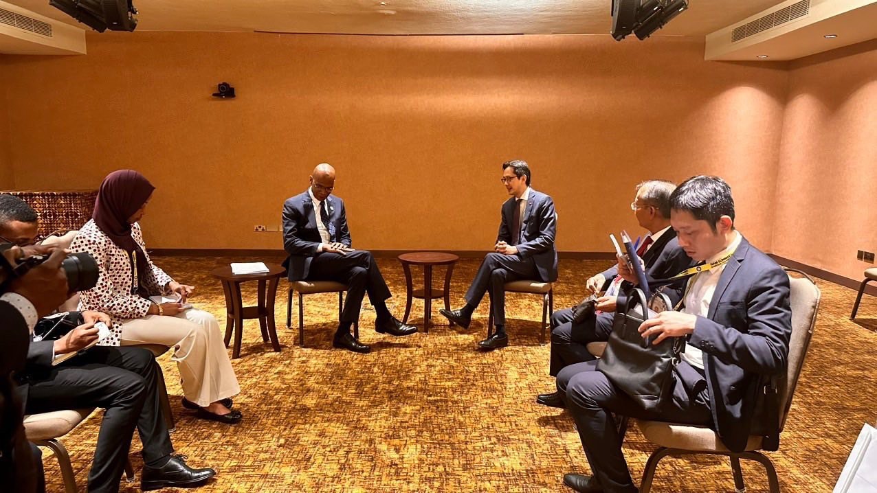 Thứ trưởng Ngoại giao Đỗ Hùng Việt đã gặp Bộ trưởng Ngoại giao Tanzania January Makamba.