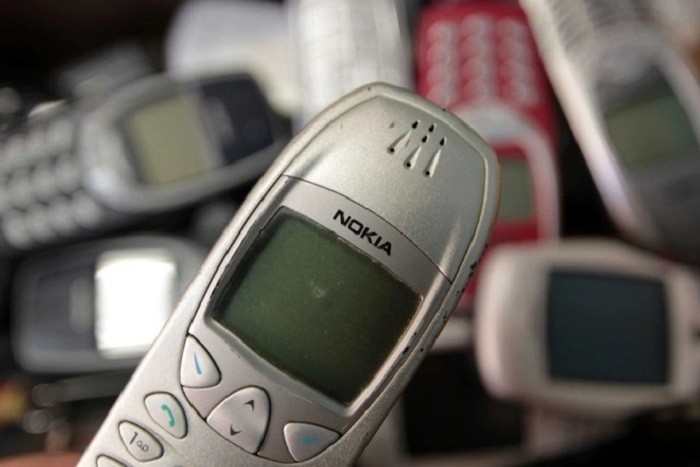 Một trong những chiếc điện thoại đời đầu của Nokia. Một trong những chiếc điện thoại đời đầu của Nokia.