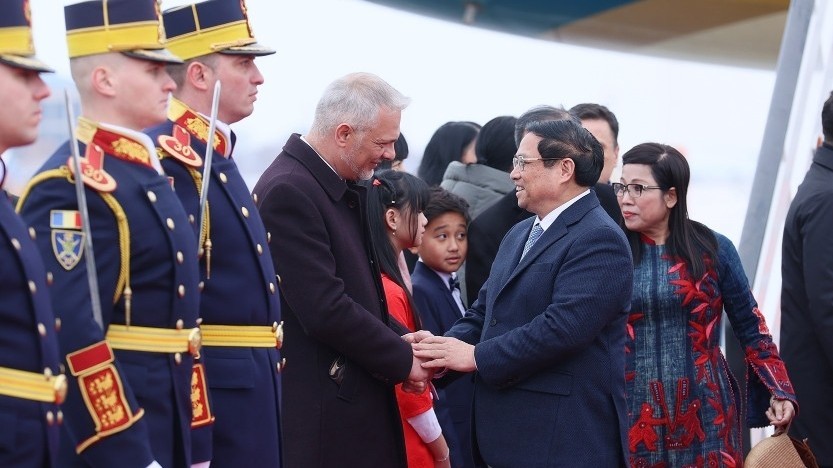 Thủ tướng Phạm Minh Chính tới thủ đô Bucharest, bắt đầu thăm chính thức Romania