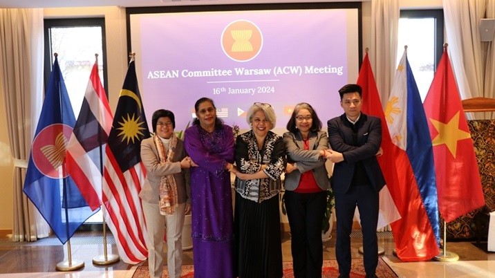 Phiên họp thường kỳ Ủy ban các nước ASEAN tại Warsaw