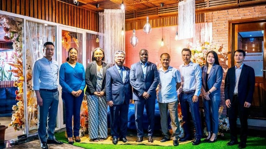 Đại sứ Dương Chính Chức làm việc với Chủ tịch Ban điều hành Cơ quan Xúc tiến đầu tư tư nhân và thúc đẩy xuất khẩu Angola