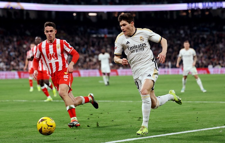 Đội chủ sân Santiagio Bernabeu hoàn toàn bế tắc trong 45 phút đầu tiên. Đội chủ sân Santiagio Bernabeu hoàn toàn bế tắc trong 45 phút đầu tiên.