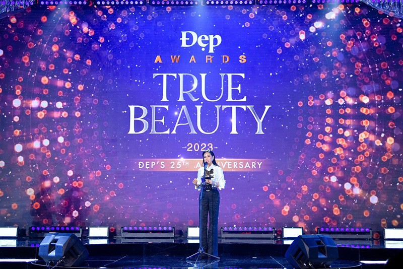 Doanh nhân Lê Hồng Thuỷ Tiên cuốn hút trong mọi khoảnh khắc tại Đẹp Awards 2023 Doanh nhân Lê Hồng Thuỷ Tiên cuốn hút trong mọi khoảnh khắc tại Đẹp Awards 2023