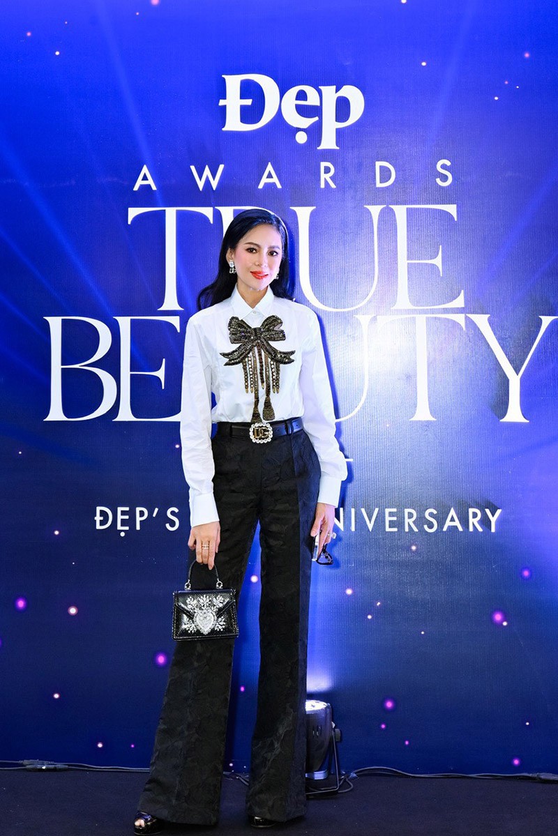 Doanh nhân Lê Hồng Thuỷ Tiên cuốn hút trong mọi khoảnh khắc tại Đẹp Awards 2023 Doanh nhân Lê Hồng Thuỷ Tiên cuốn hút trong mọi khoảnh khắc tại Đẹp Awards 2023