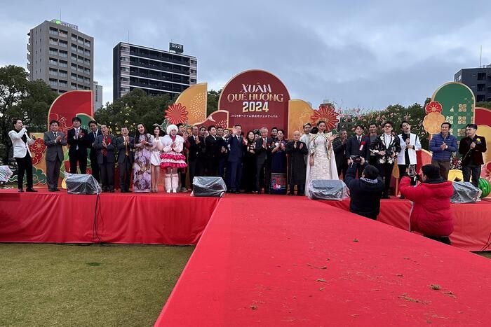 Biểu diễn nghệ thuật phục vụ cộng đồng người Việt Nam tại Nhật Bản Biểu diễn nghệ thuật phục vụ cộng đồng người Việt tại Nhật Bản nhân dịp Tết Giáp Thìn