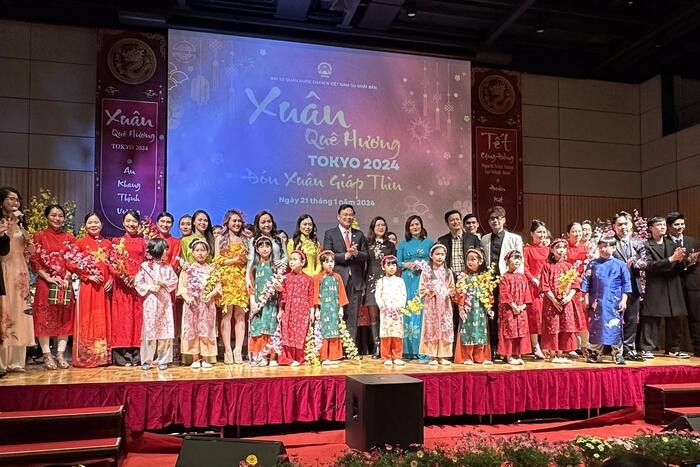Biểu diễn nghệ thuật phục vụ cộng đồng người Việt Nam tại Nhật Bản Biểu diễn nghệ thuật phục vụ cộng đồng người Việt tại Nhật Bản nhân dịp Tết Giáp Thìn