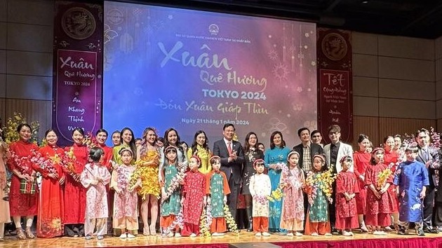 Biểu diễn nghệ thuật phục vụ cộng đồng người Việt tại Nhật Bản nhân dịp Tết Giáp Thìn