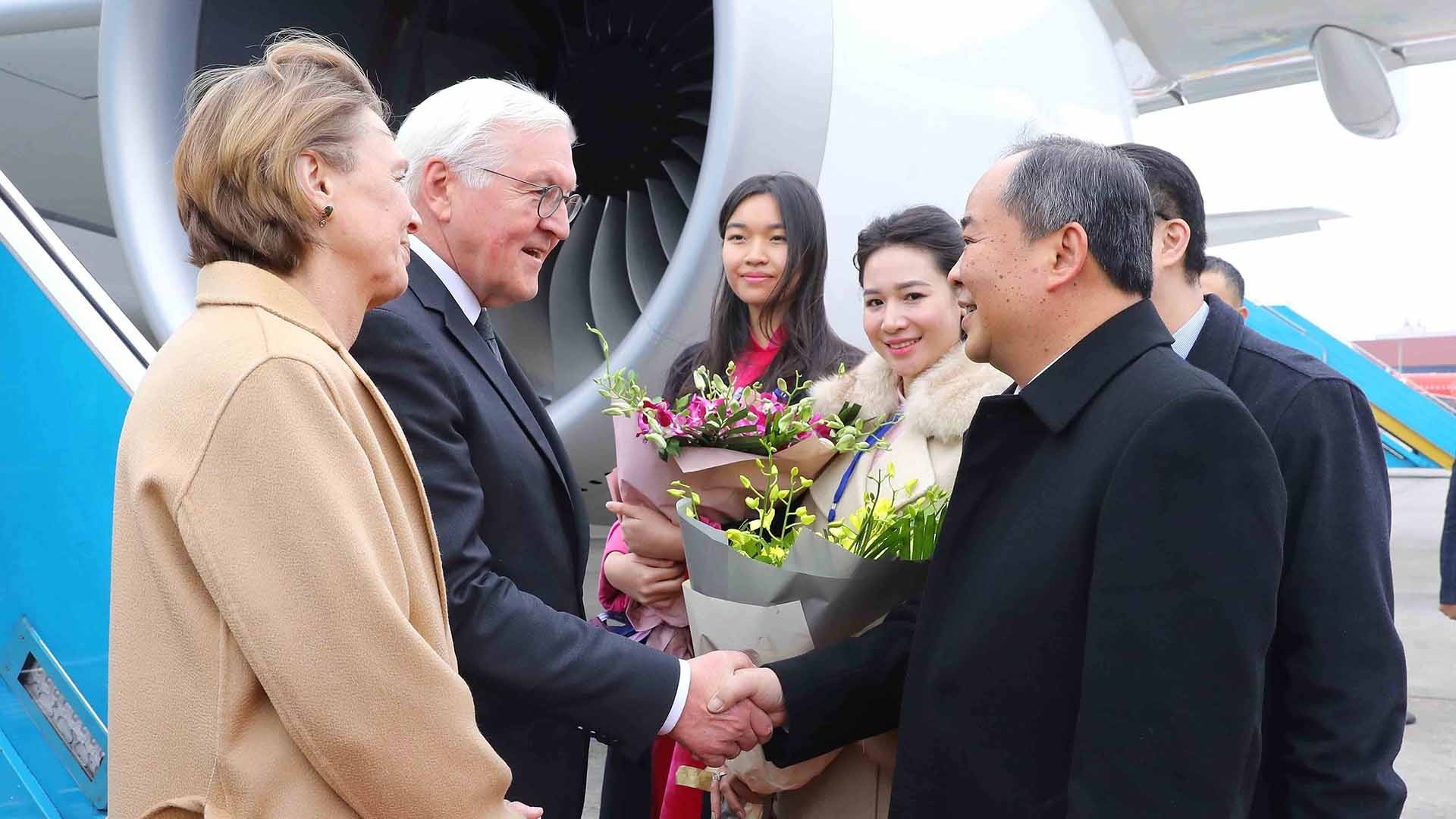 Tổng thống Đức đến Hà Nội, bắt đầu thăm cấp Nhà nước tới Việt Nam