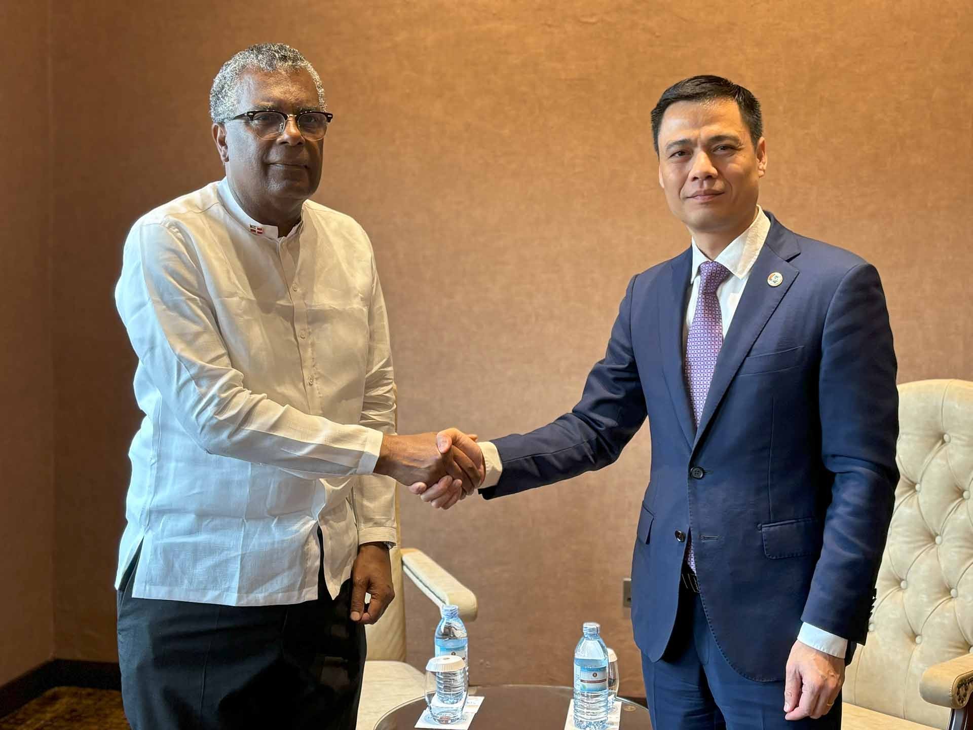 Đại sứ Đặng Hoàng Giang có cuộc tiếp xúc với Bộ trưởng Ngoại giao Bahamas. Đại sứ Đặng Hoàng Giang có cuộc tiếp xúc với Bộ trưởng Ngoại giao Bahamas.