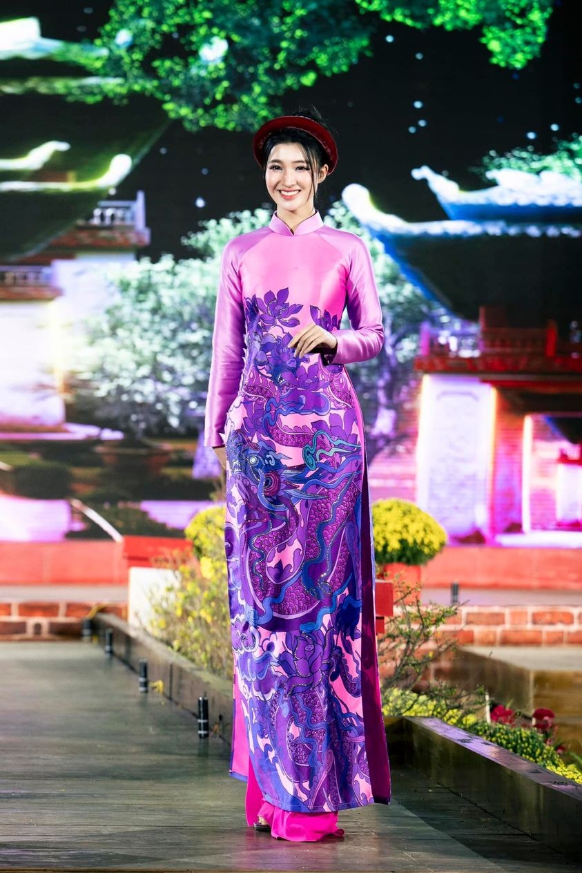 Á hậu Phương Nhi