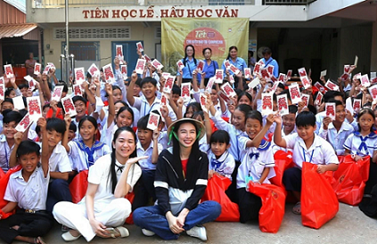 Ấm áp chương trình 'Tết hạnh phúc cho kiều bào tại Campuchia'