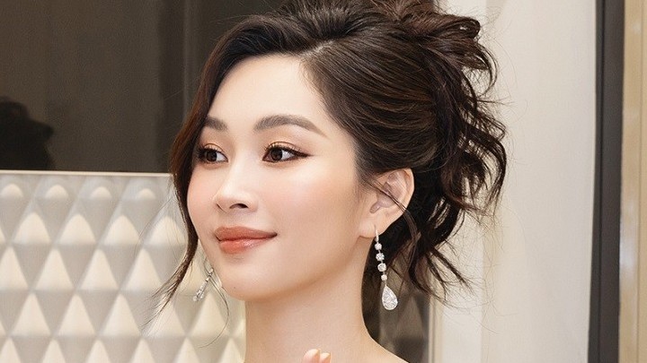 Hoa hậu Việt Nam 2012 Đặng Thu Thảo sang trọng và thanh lịch, hội ngộ bạn thân tại sự kiện