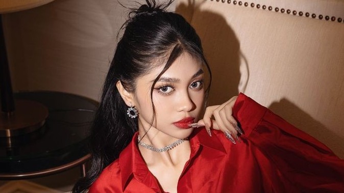 Á hậu Huỳnh Minh Kiên tung bộ ảnh sexy đón tuổi mới