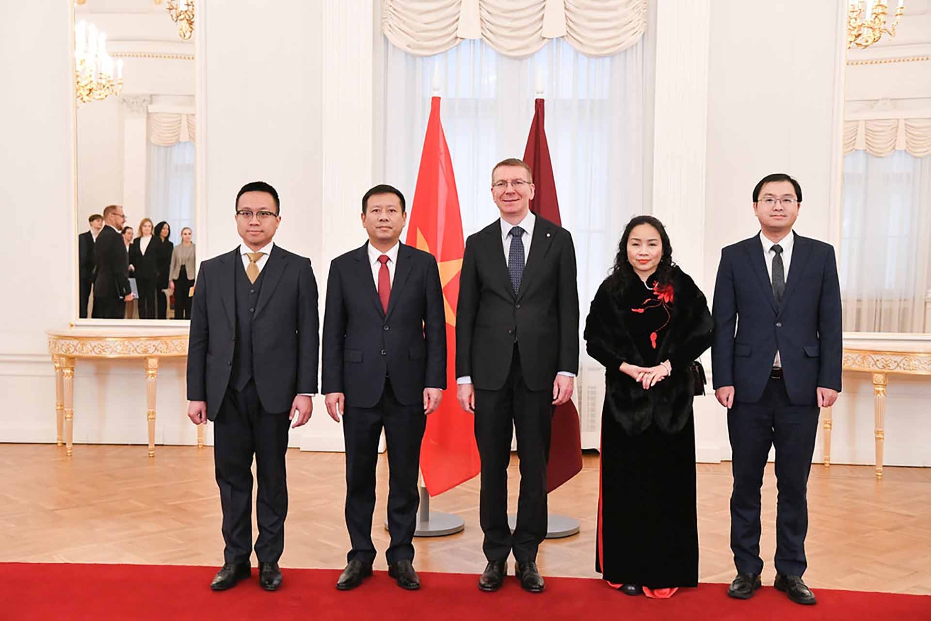 Đại sứ Trần Văn Tuấn trình Thư ủy nhiệm lên Tổng thống Latvia Đại sứ Trần Văn Tuấn trình Thư ủy nhiệm lên Tổng thống Latvia