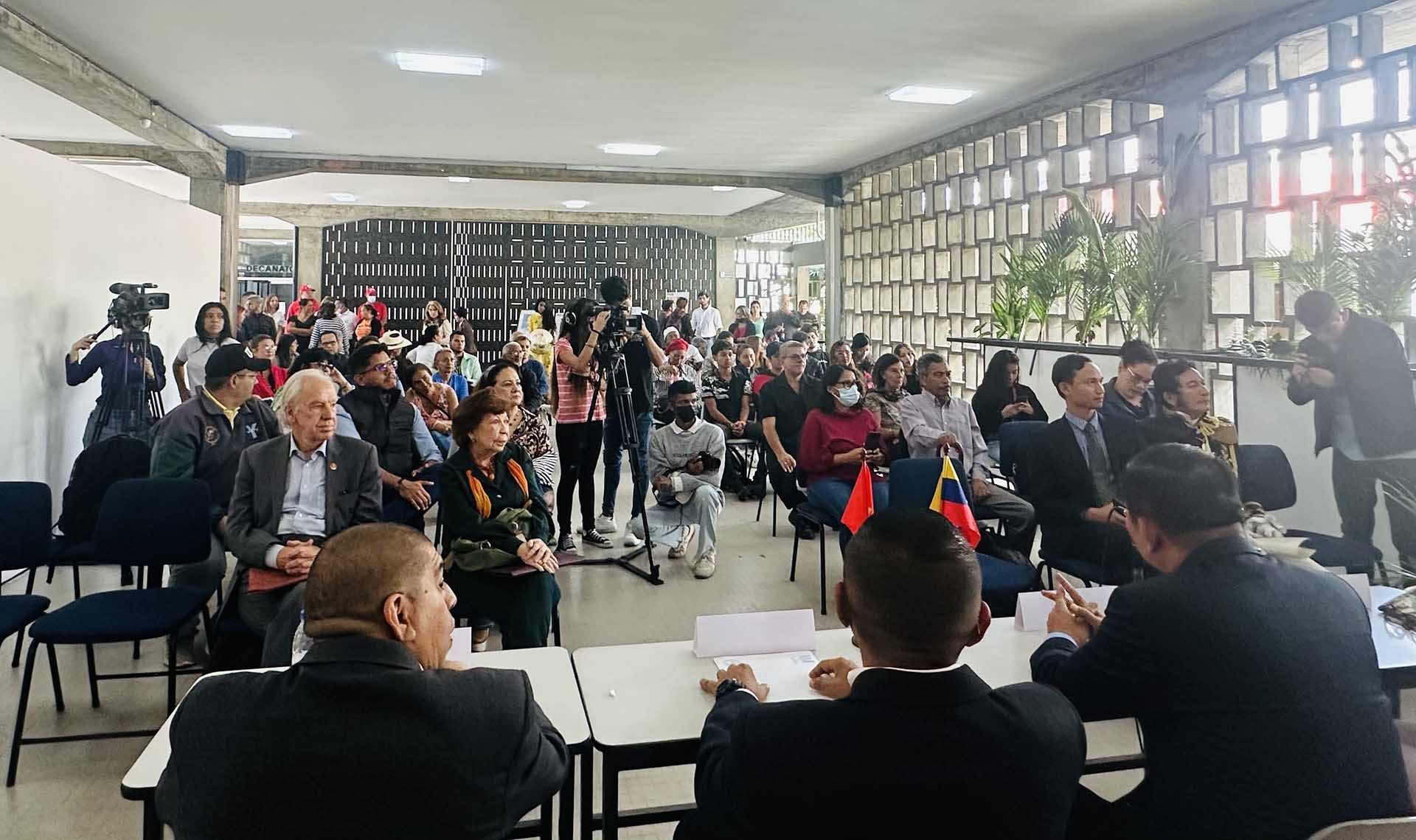 Học giả Venezuela ca ngợi Chủ tịch Hồ Chí Minh và Đảng Cộng sản Việt Nam Học giả Venezuela ca ngợi Chủ tịch Hồ Chí Minh và Đảng Cộng sản Việt Nam