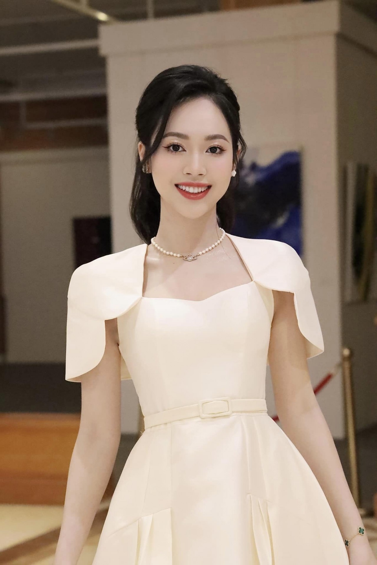 Á hậu Trịnh Thùy Linh