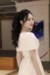 Thời trang sang chảnh và nhan sắc cuốn hút của Á hậu Trịnh Thùy Linh