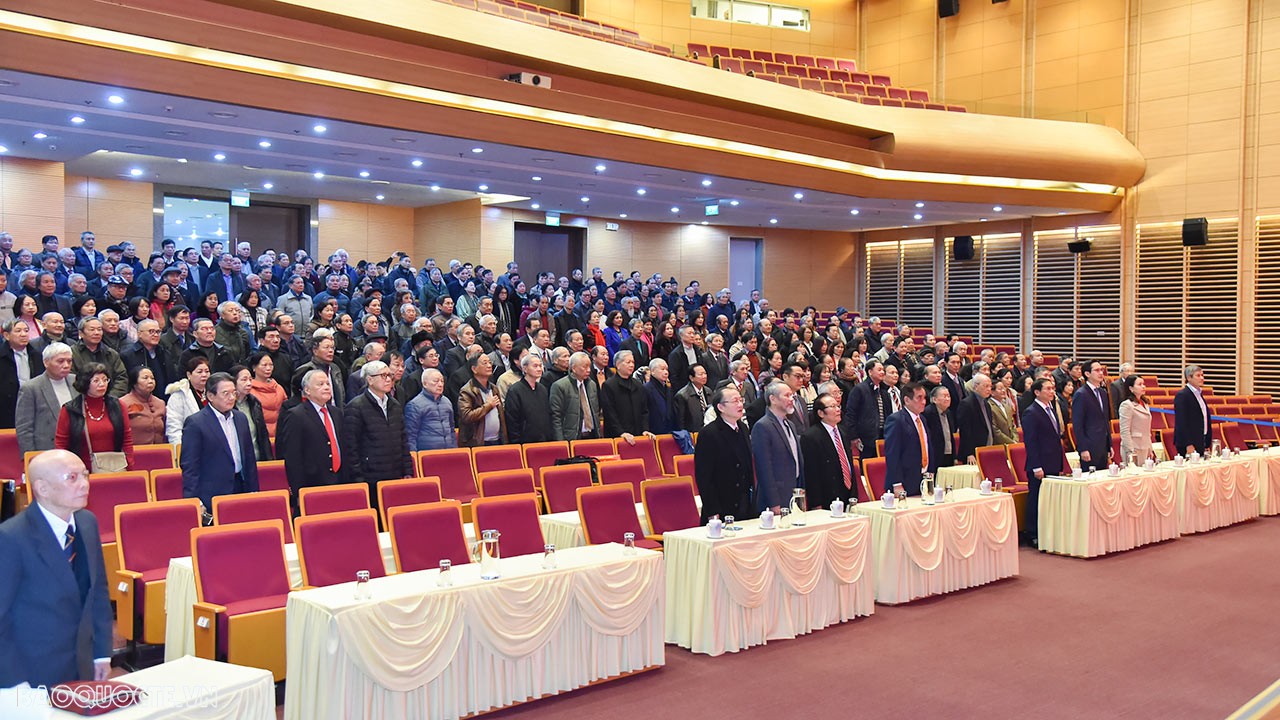 Cán bộ hưu trí phấn khởi và tự hào trước thành tựu của ngành Ngoại giao Cán bộ hưu trí phấn khởi và tự hào trước thành tựu của ngành Ngoại giao