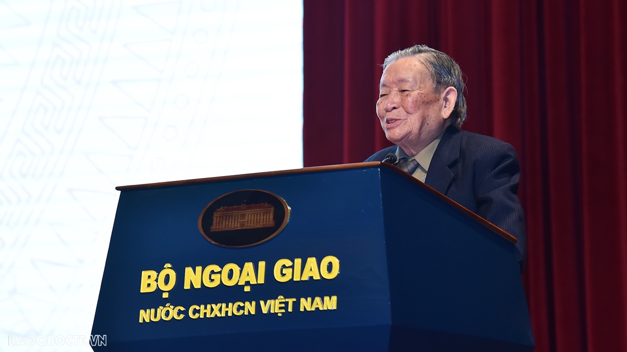 Cán bộ hưu trí phấn khởi và tự hào trước thành tựu của ngành Ngoại giao Cán bộ hưu trí phấn khởi và tự hào trước thành tựu của ngành Ngoại giao