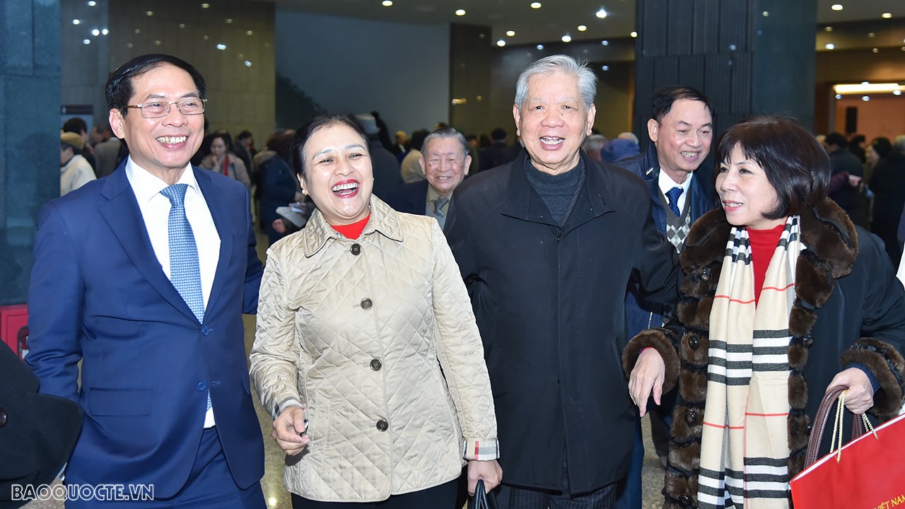 Cán bộ hưu trí phấn khởi và tự hào trước thành tựu của ngành Ngoại giao Cán bộ hưu trí phấn khởi và tự hào trước thành tựu của ngành Ngoại giao