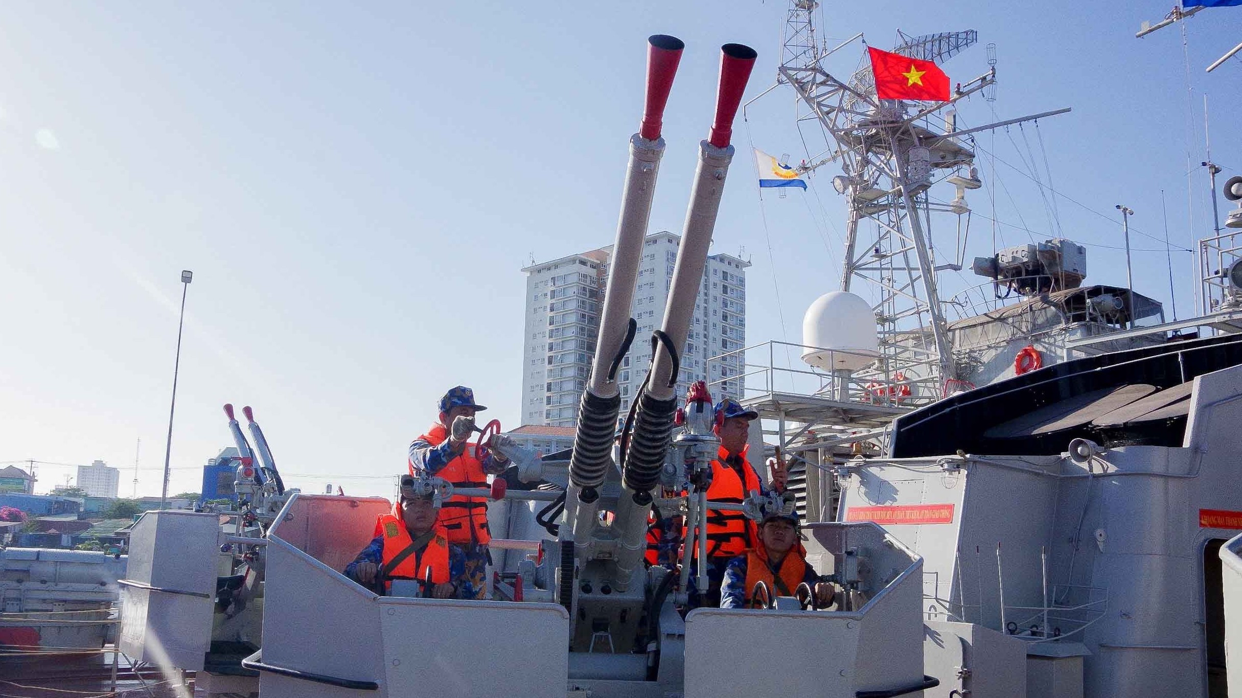 Quân chủng Hải quân kiểm tra công tác sẵn sàng chiến đấu và chuẩn bị đón Tết Nguyên đán 2024