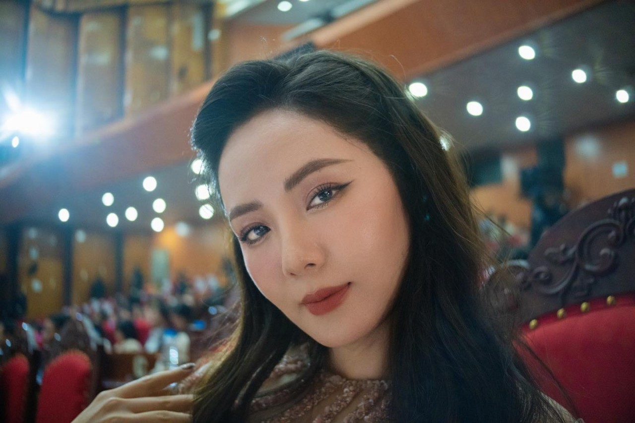 Ca sĩ Phương Linh