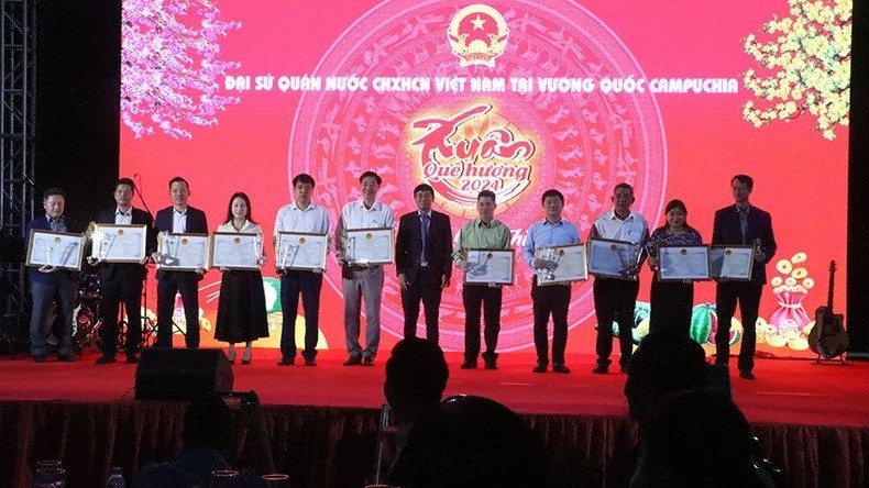 Chương trình Xuân quê hương - Giáp Thìn 2024 tại Campuchia: Đong đầy tình cảm nồng ấm của người Việt xa quê hương