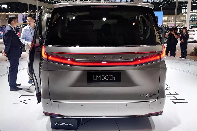 Đại lý bắt đầu nhận cọc Lexus LM 500h 2024 tại Việt Nam