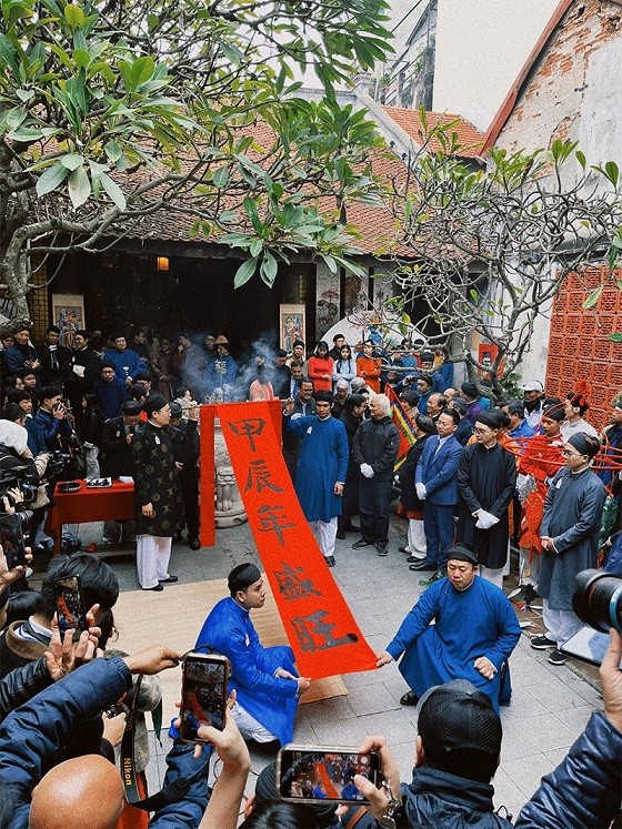 Khai trương chương trình 'Tết Việt-Tết phố 2024' ở phố cổ Hà Nội Khai trương chương trình 'Tết Việt-Tết phố 2024' ở phố cổ Hà Nội