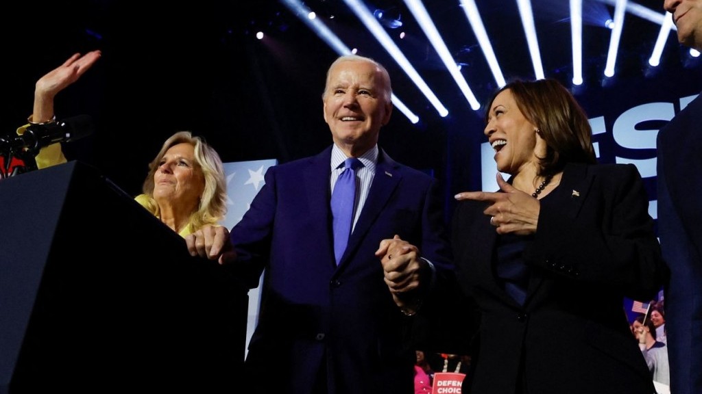 Ảnh ấn tượng (22-28/1): Nga - Ukraine ‘đấu khẩu’ về vụ rơi máy bay, ông Putin nói Moscow cố gắng chấm dứt xung đột, Tổng thống Biden có lợi thế